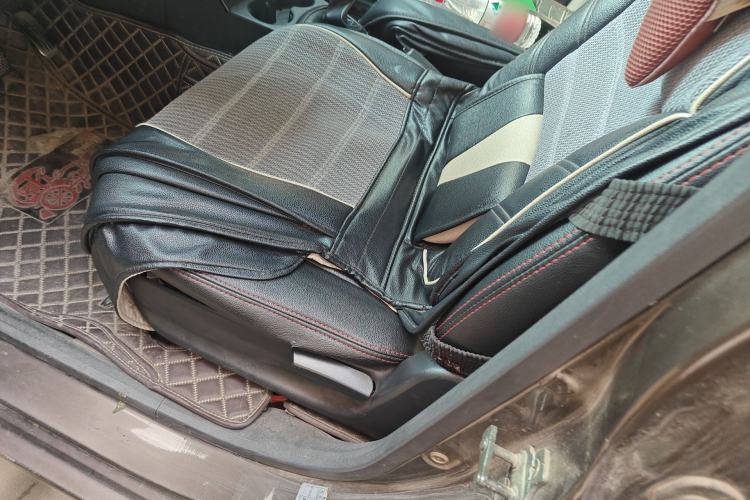 Used Dongfeng Fengon 330 2014 1.5L Manual Utility Version DK15 Left Front Seat