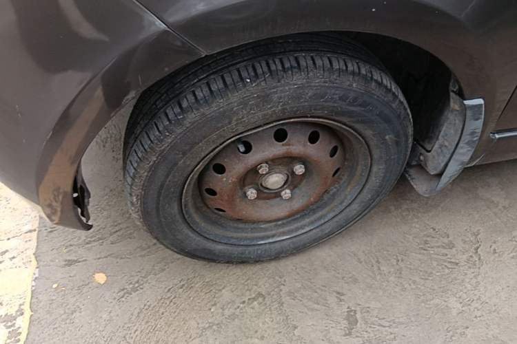 Used Dongfeng Fengon 330 2014 1.5L Manual Utility Version DK15 Left Front Wheel Hub