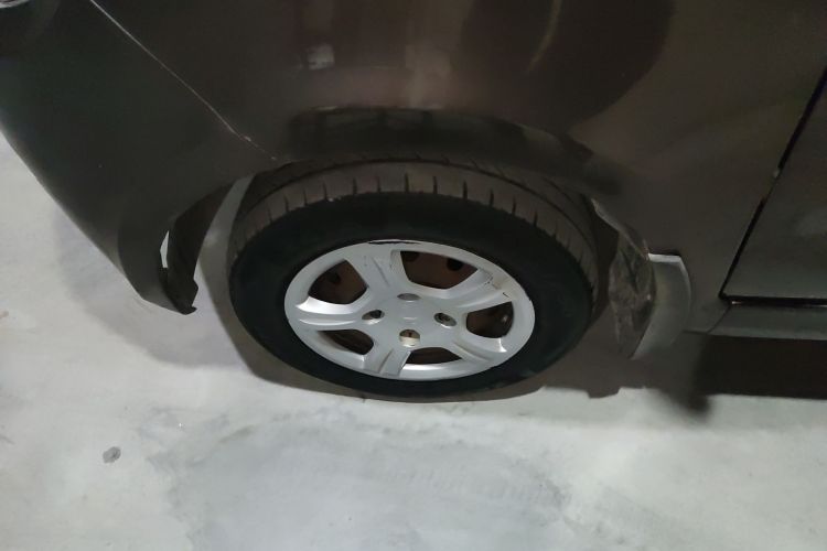 Used Dongfeng Fengon 330 2014 1.5L Manual Utility Version DK15 Left Front Wheel Hub