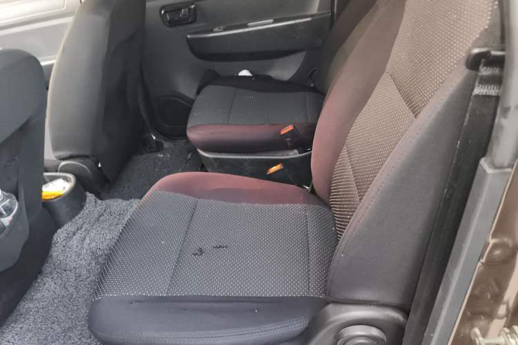 Used Dongfeng Fengon 330 2014 1.5L Manual Utility Version DK15 Left Rear Seat