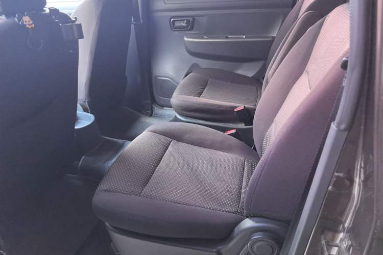 Used Dongfeng Fengon 330 2014 1.5L Manual Utility Version DK15 Left Rear Seat