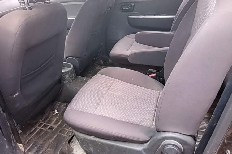 Used Dongfeng Fengon 330 2014 1.5L Manual Utility Version DK15 Left Rear Seat