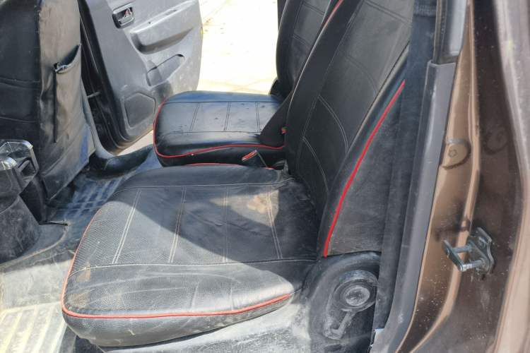 Used Dongfeng Fengon 330 2014 1.5L Manual Utility Version DK15 Left Rear Seat