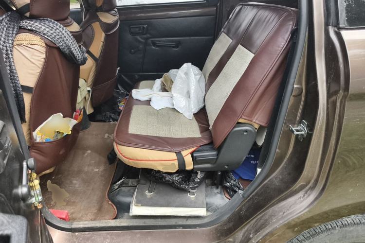 Used Dongfeng Fengon 330 2014 1.2L Manual Practical Version DK12-07 Left Rear Seat