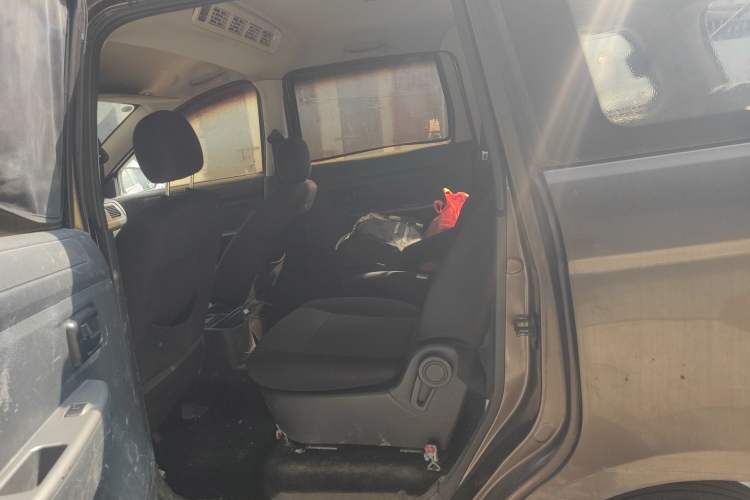 Used Dongfeng Fengon 330 2014 1.5L Manual Utility Version DK15 Left Rear Seat