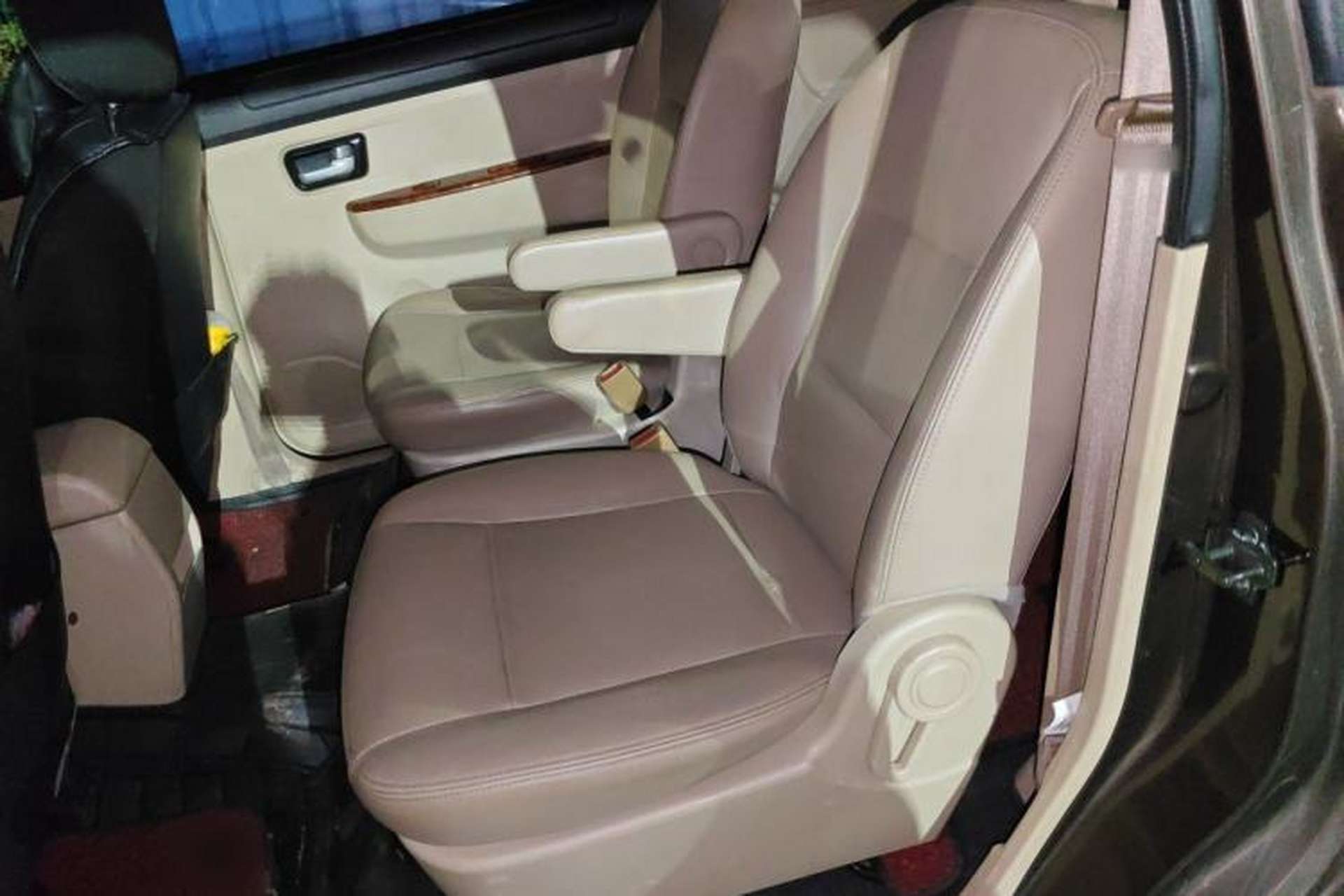 Used Dongfeng Fengon 330  Left Rear Seat