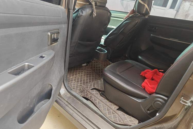 Used Dongfeng Fengon 330 2014 1.5L Manual Utility Version DK15 Left Rear Seat