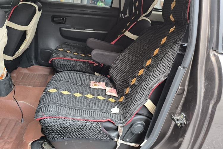 Used Dongfeng Fengon 330 2014 1.5L Manual Utility Version DK15 Left Rear Seat