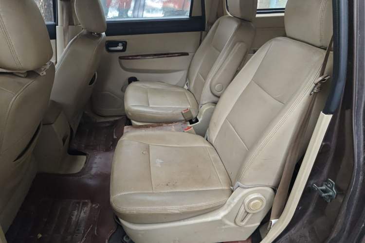 Used Dongfeng Fengon 330 2014 1.5L Manual Utility Version DK15 Left Rear Seat