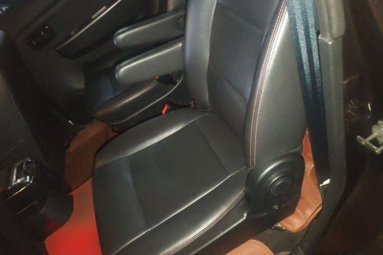 Used Dongfeng Fengon 330 2014 1.5L Manual Utility Version DK15 Left Rear Seat