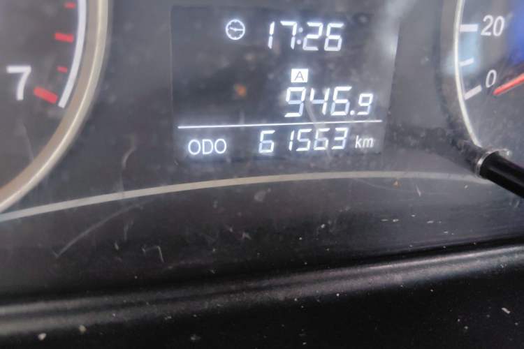 Used Dongfeng Fengon 330 2014 1.5L Manual Comfort Version DK15-02 Odometer Close Up