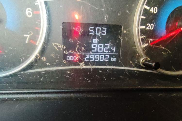 Used Dongfeng Fengon 330 2014 1.5L Manual Comfort Version DK15-02 Odometer Close Up