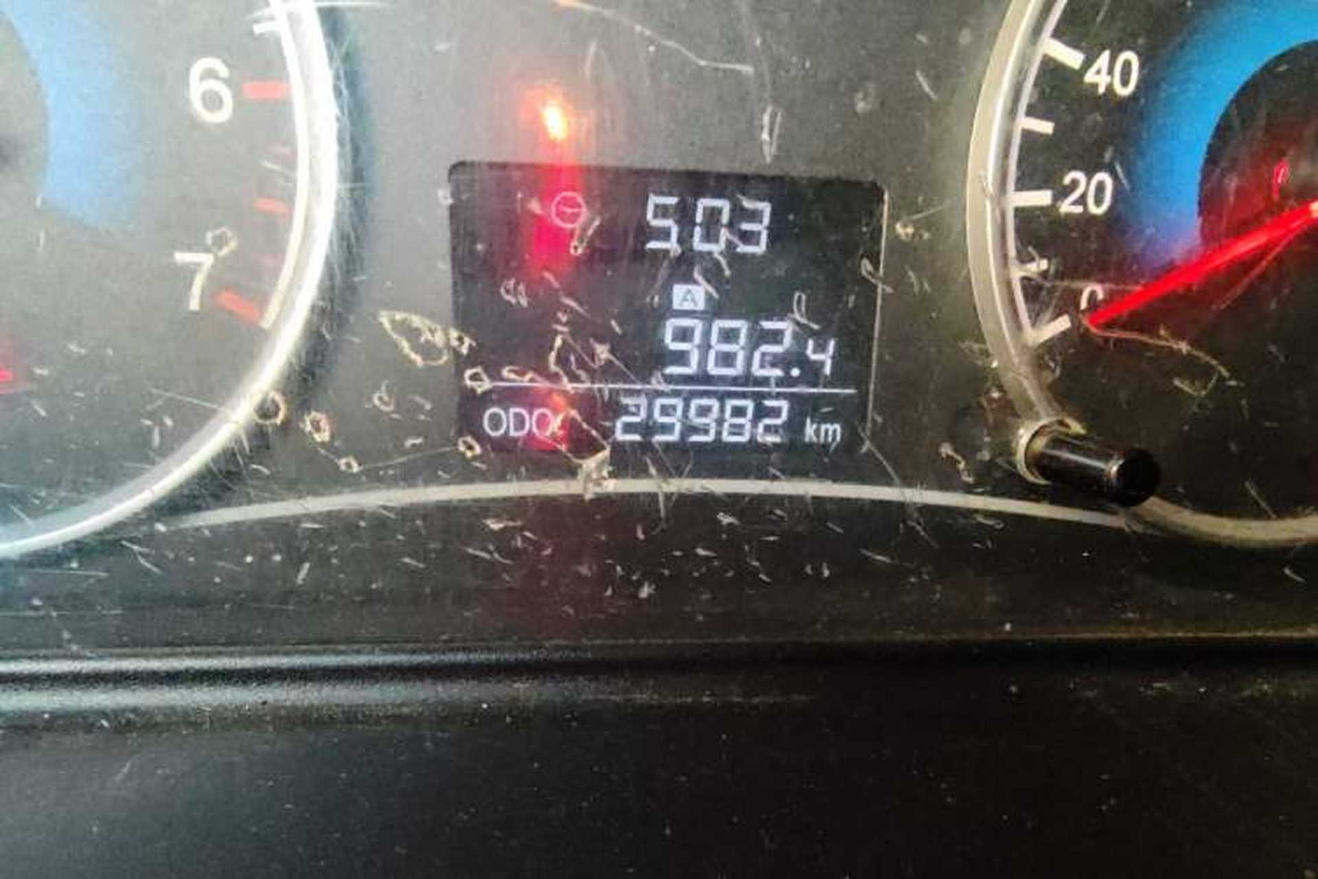 Used Dongfeng Fengon 330 2014 1.5L Manual Comfort Version DK15-02 Odometer Close Up