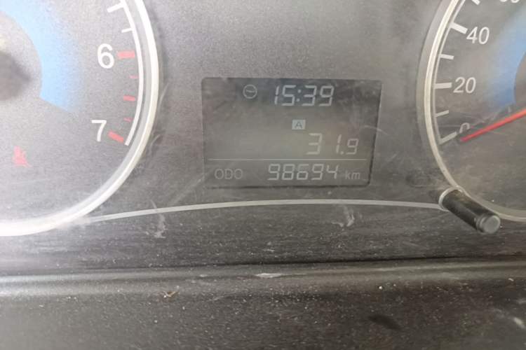 Used Dongfeng Fengon 330 2014 1.2L Manual Practical Version DK12-07 Odometer Close Up