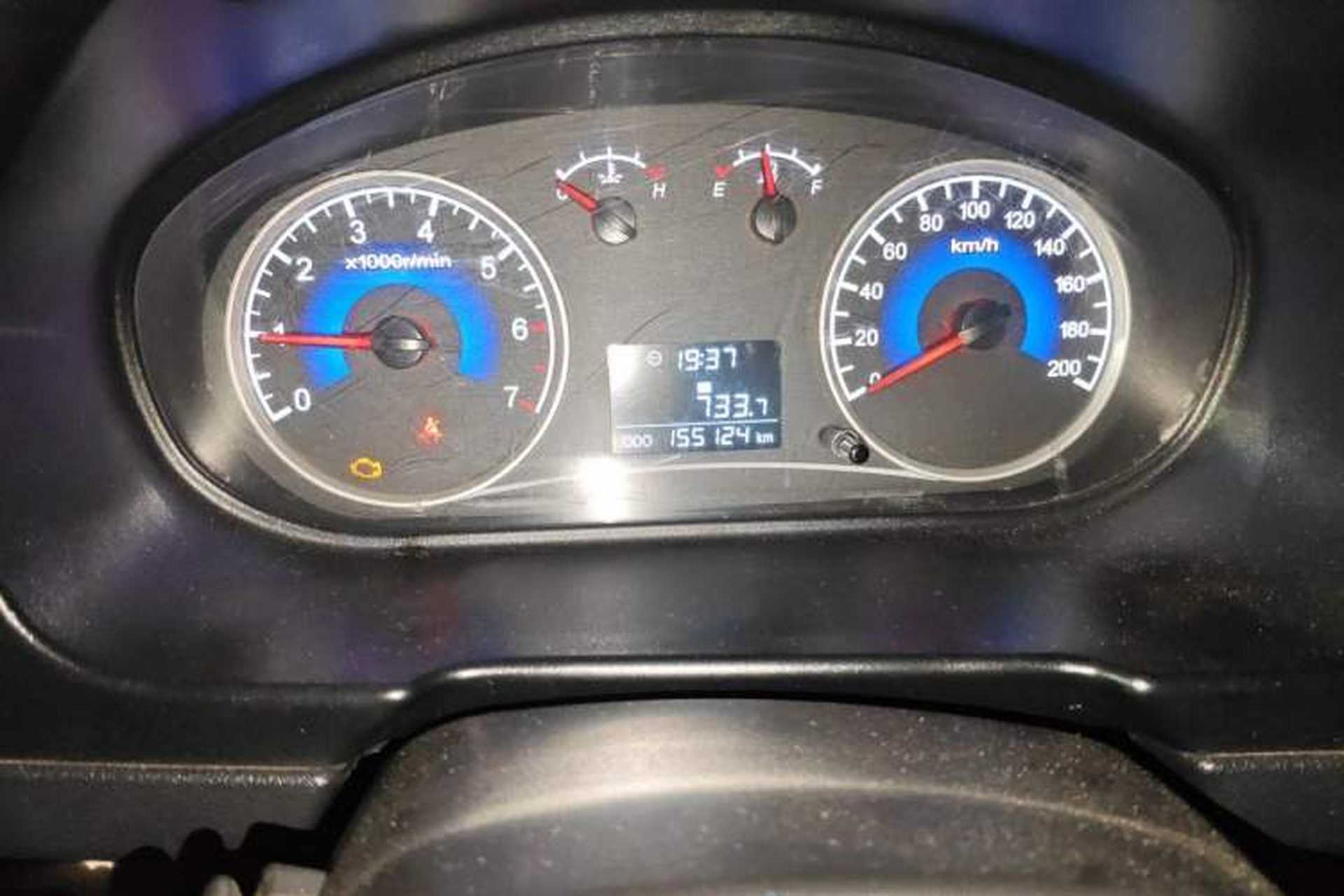 Used Dongfeng Fengon 330  Odometer Close Up