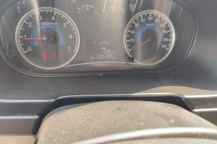 Used Dongfeng Fengon 330 2014 1.5L Manual Comfort Version DK15-02 Odometer Close Up