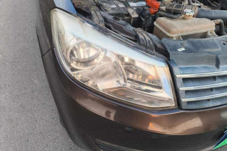 Used Dongfeng Fengon 330 2014 1.5L Manual Utility Version DK15 Right Front Headlight