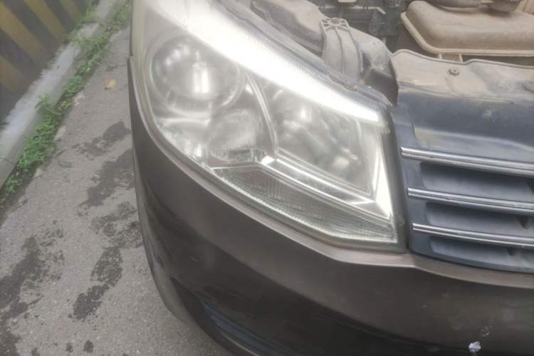 Used Dongfeng Fengon 330 2014 1.5L Manual Comfort Version DK15-02 Right Front Headlight