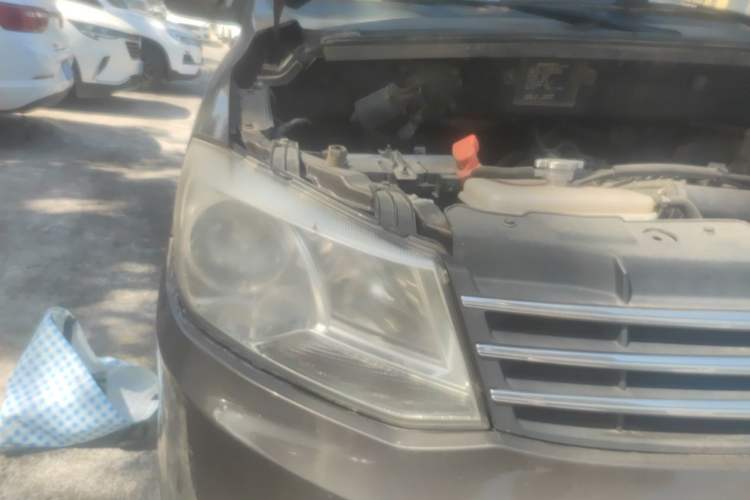 Used Dongfeng Fengon 330 2014 1.5L Manual Standard Edition DK15-02 Right Front Headlight