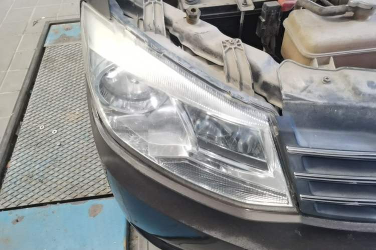 Used Dongfeng Fengon 330 2014 1.5L Manual Standard Edition DK15-02 Right Front Headlight