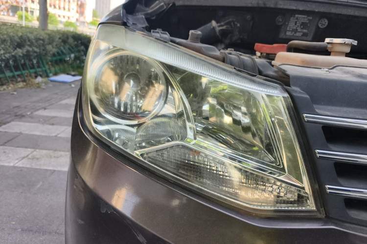 Used Dongfeng Fengon 330 2014 1.5L Manual Utility Version DK15 Right Front Headlight