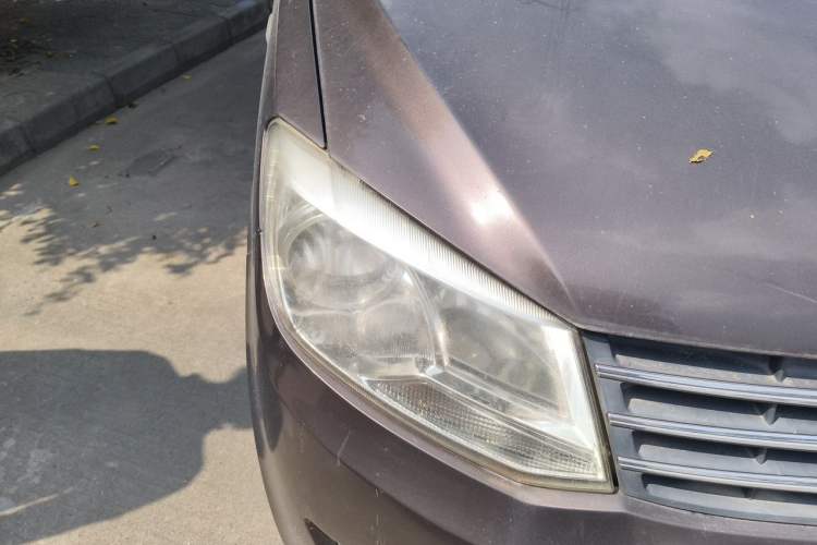 Used Dongfeng Fengon 330 2014 1.5L Manual Comfort Version DK15-02 Right Front Headlight