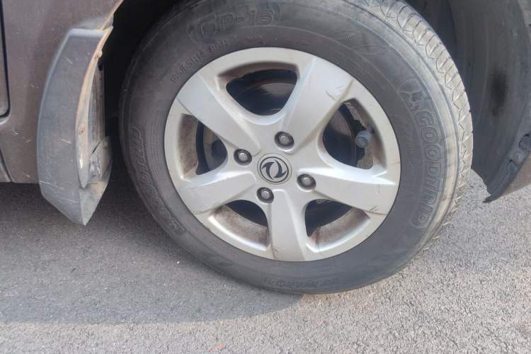 Used Dongfeng Fengon 330 2014 1.5L Manual Comfort Version DK15-02 Right Front Wheel Hub