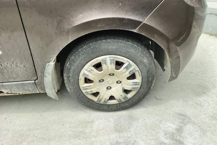 Used Dongfeng Fengon 330 2014 1.5L Manual Utility Version DK15 Right Front Wheel Hub