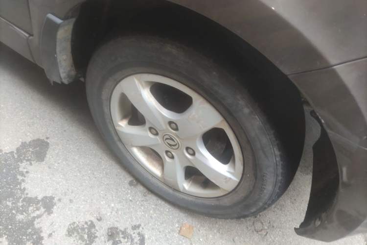 Used Dongfeng Fengon 330 2014 1.5L Manual Comfort Version DK15-02 Right Front Wheel Hub