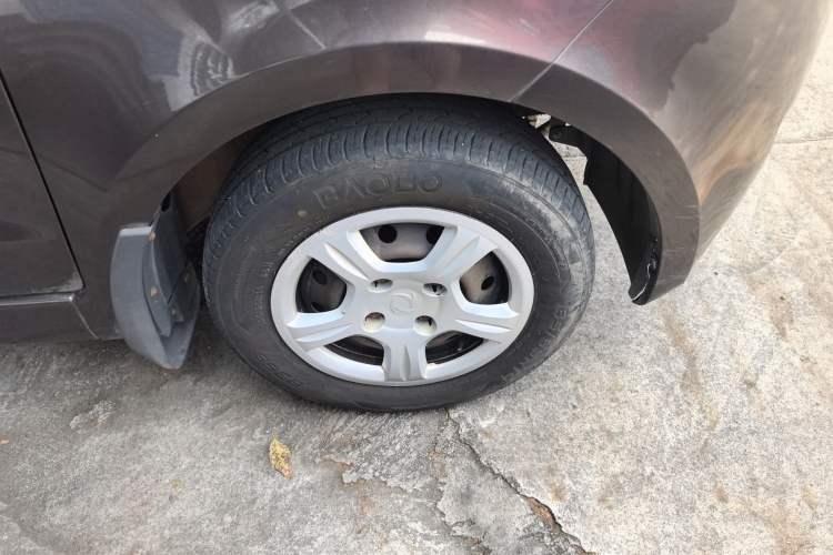 Used Dongfeng Fengon 330 2014 1.5L Manual Utility Version DK15 Right Front Wheel Hub