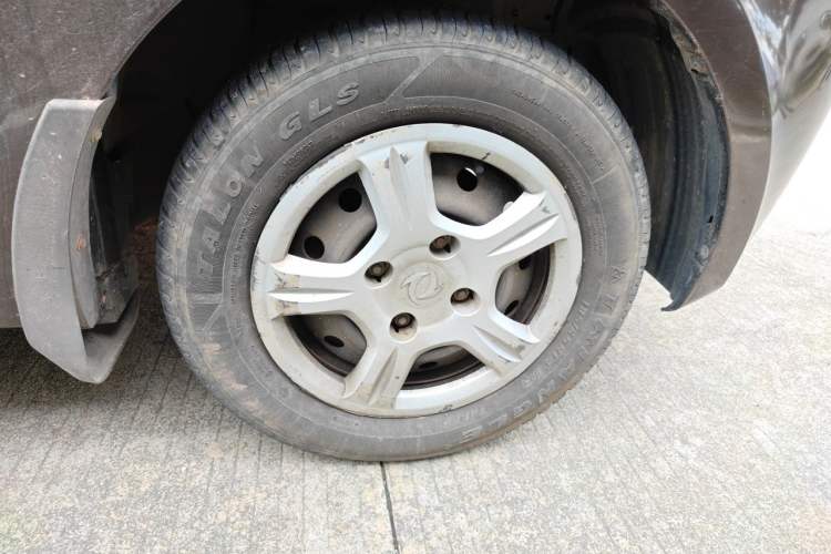 Used Dongfeng Fengon 330 2014 1.5L Manual Utility Version DK15 Right Front Wheel Hub