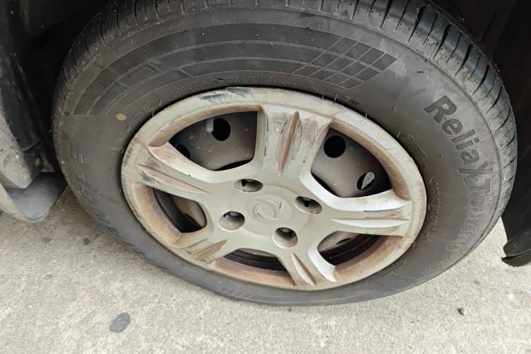Used Dongfeng Fengon 330 2014 1.5L Manual Utility Version DK15 Right Front Wheel Hub