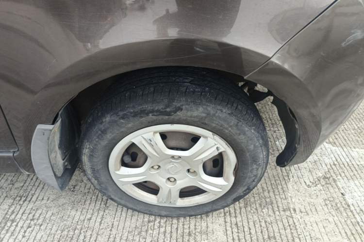 Used Dongfeng Fengon 330 2014 1.2L Manual Practical Version DK12-07 Right Front Wheel Hub