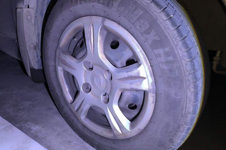 Used Dongfeng Fengon 330 2014 1.5L Manual Utility Version DK15 Right Front Wheel Hub