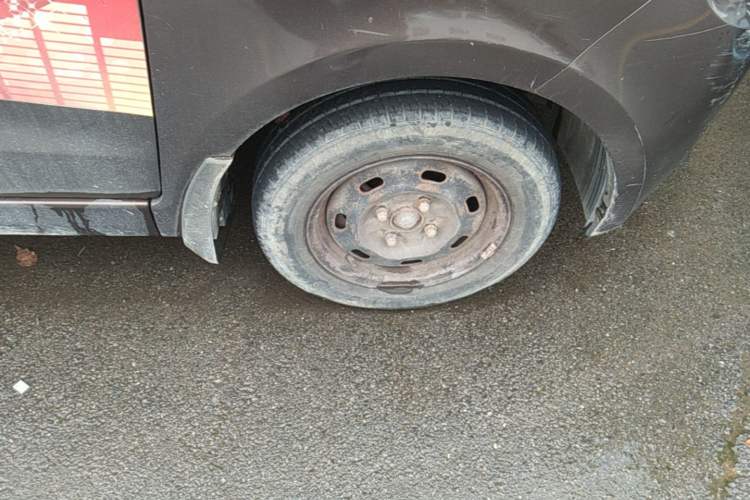 Used Dongfeng Fengon 330 2014 1.5L Manual Utility Version DK15 Right Front Wheel Hub