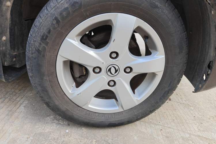 Used Dongfeng Fengon 330 2014 1.5L Manual Utility Version DK15 Right Front Wheel Hub