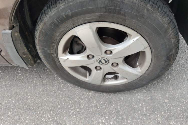 Used Dongfeng Fengon 330 2014 1.5L Manual Utility Version DK15 Right Front Wheel Hub