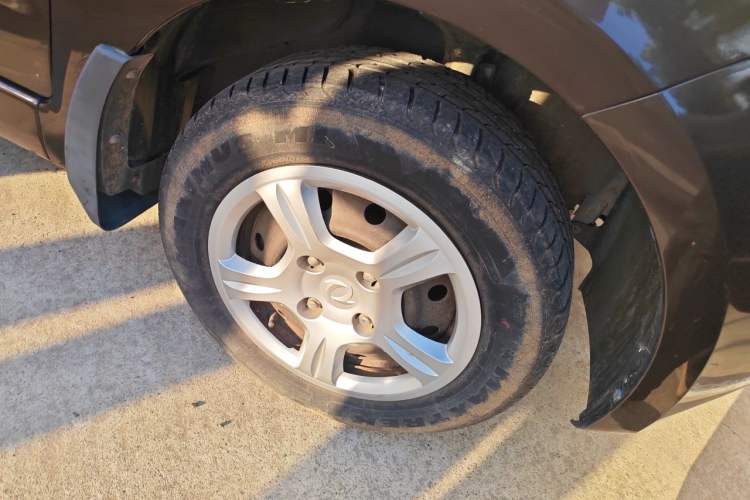 Used Dongfeng Fengon 330 2014 1.2L Manual Practical Version DK12-07 Right Front Wheel Hub