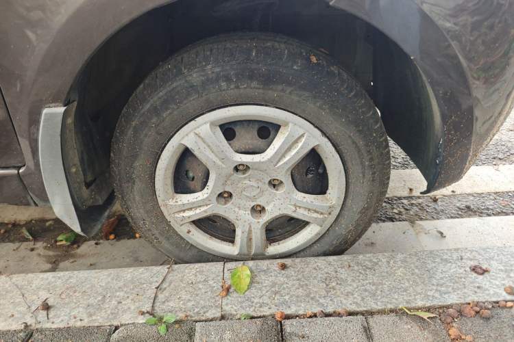 Used Dongfeng Fengon 330 2014 1.3L Manual Utility Version DK13-07 Right Front Wheel Hub