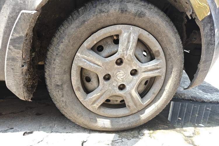 Used Dongfeng Fengon 330 2014 1.5L Manual Utility Version DK15 Right Front Wheel Hub