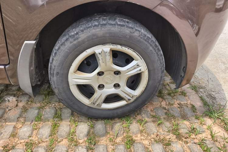 Used Dongfeng Fengon 330 2014 1.2L Manual Practical Version DK12-07 Right Front Wheel Hub