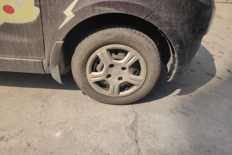 Used Dongfeng Fengon 330 2014 1.5L Manual Utility Version DK15 Right Front Wheel Hub