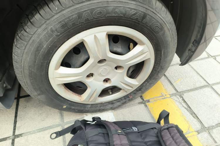 Used Dongfeng Fengon 330 2014 1.5L Manual Utility Version DK15 Right Front Wheel Hub