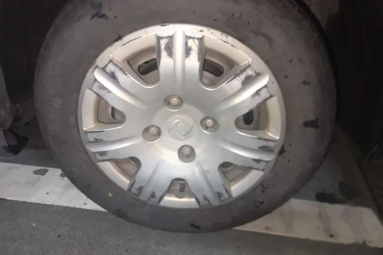 Used Dongfeng Fengon 330 2014 1.5L Manual Utility Version DK15 Right Front Wheel Hub