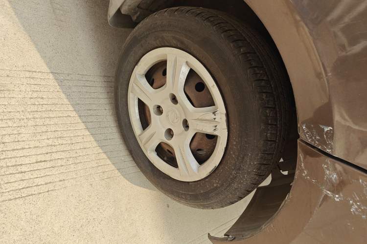 Used Dongfeng Fengon 330 2014 1.5L Manual Utility Version DK15 Right Front Wheel Hub