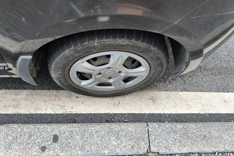 Used Dongfeng Fengon 330 2014 1.5L Manual Utility Version DK15 Right Front Wheel Hub