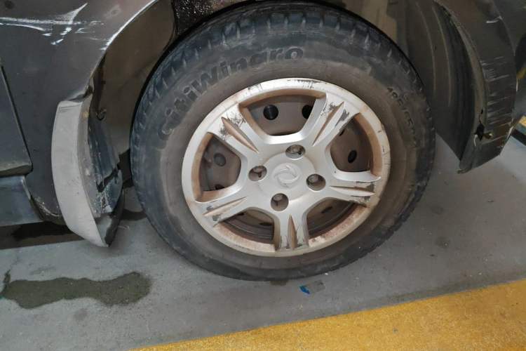 Used Dongfeng Fengon 330 2014 1.5L Manual Utility Version DK15 Right Front Wheel Hub