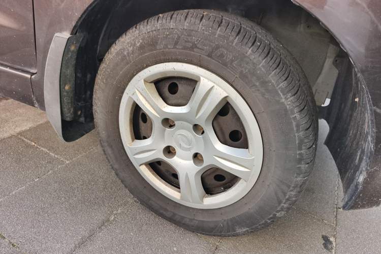 Used Dongfeng Fengon 330 2014 1.5L Manual Utility Version DK15 Right Front Wheel Hub