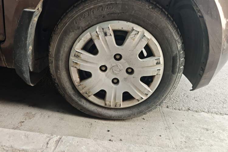 Used Dongfeng Fengon 330 2014 1.5L Manual Standard Edition DK15-02 Right Front Wheel Hub