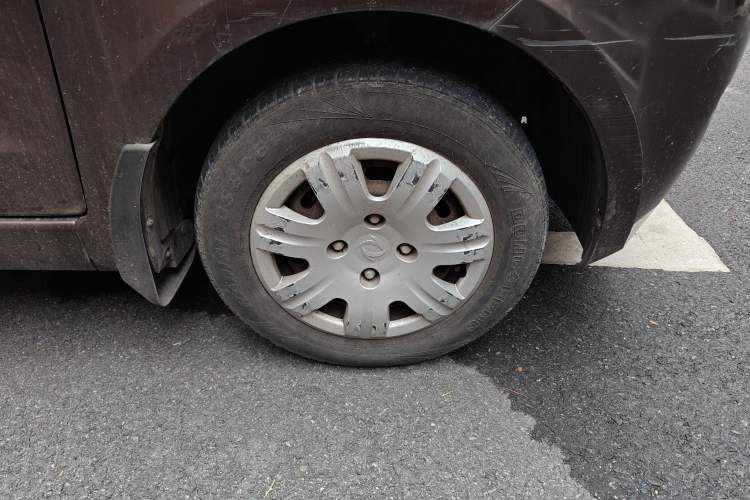 Used Dongfeng Fengon 330 2014 1.5L Manual Utility Version DK15 Right Front Wheel Hub